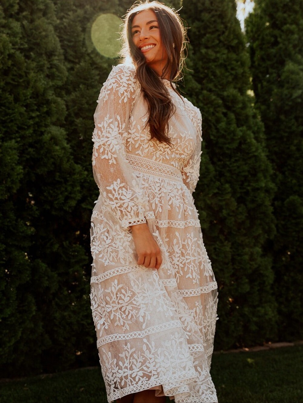 Ivy City Co White & Champagne Lace Midi Dress - Picture 2 of 5
